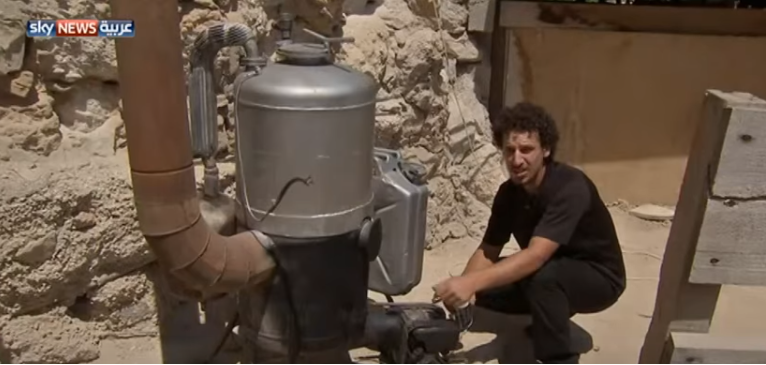 مخترع فلسطيني يحول النفايات إلى وقود