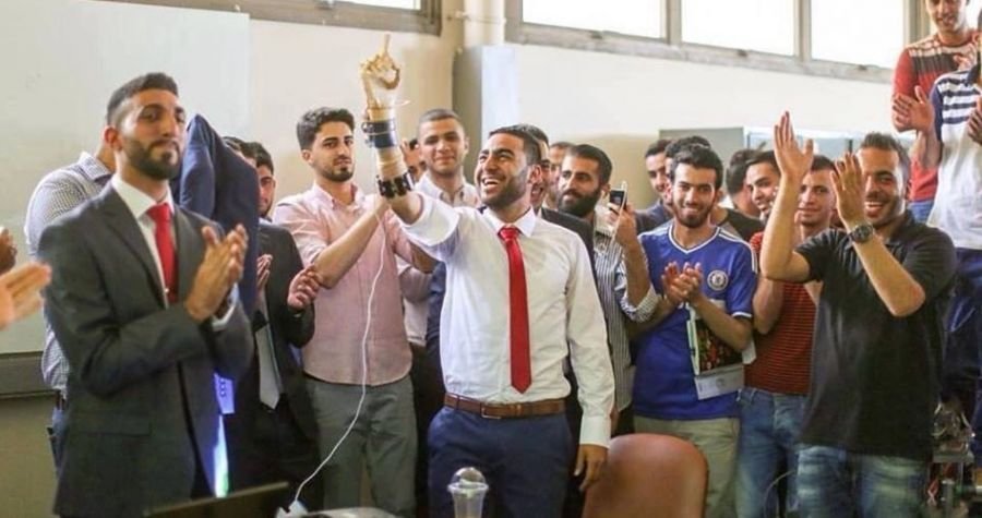يد صناعية