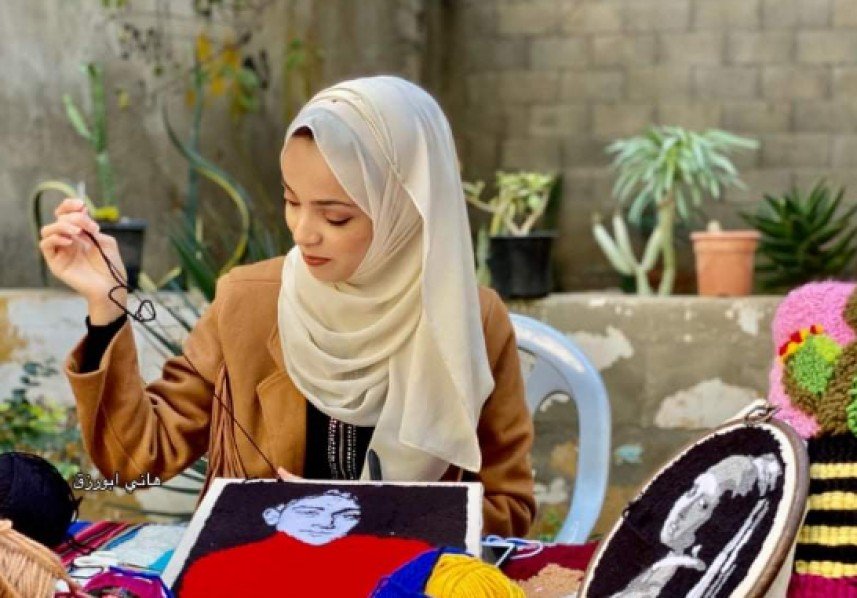 آية.. فنانة غزاوية