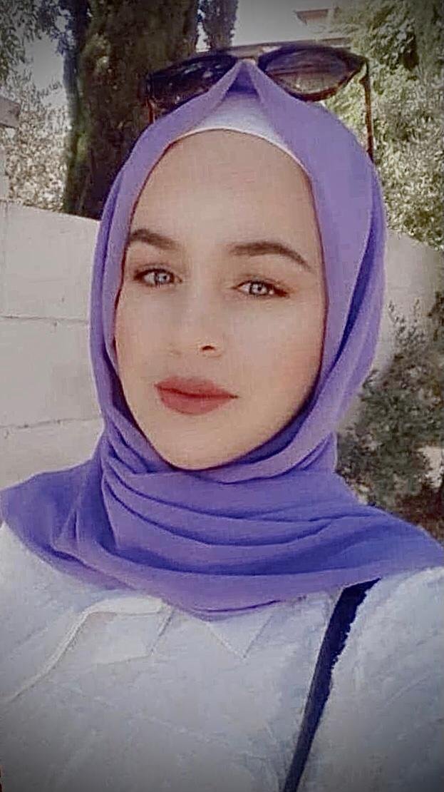 الفنانة التشكيلية مريم كرجة